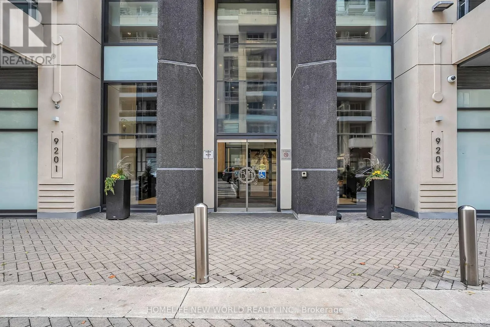 1004 - 9205 YONGE STREET