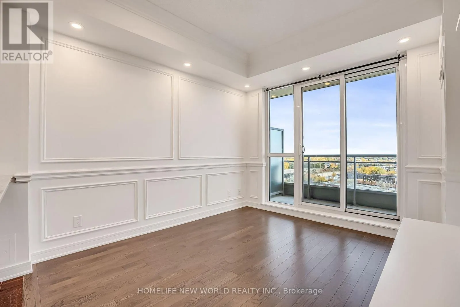 1004 - 9205 YONGE STREET