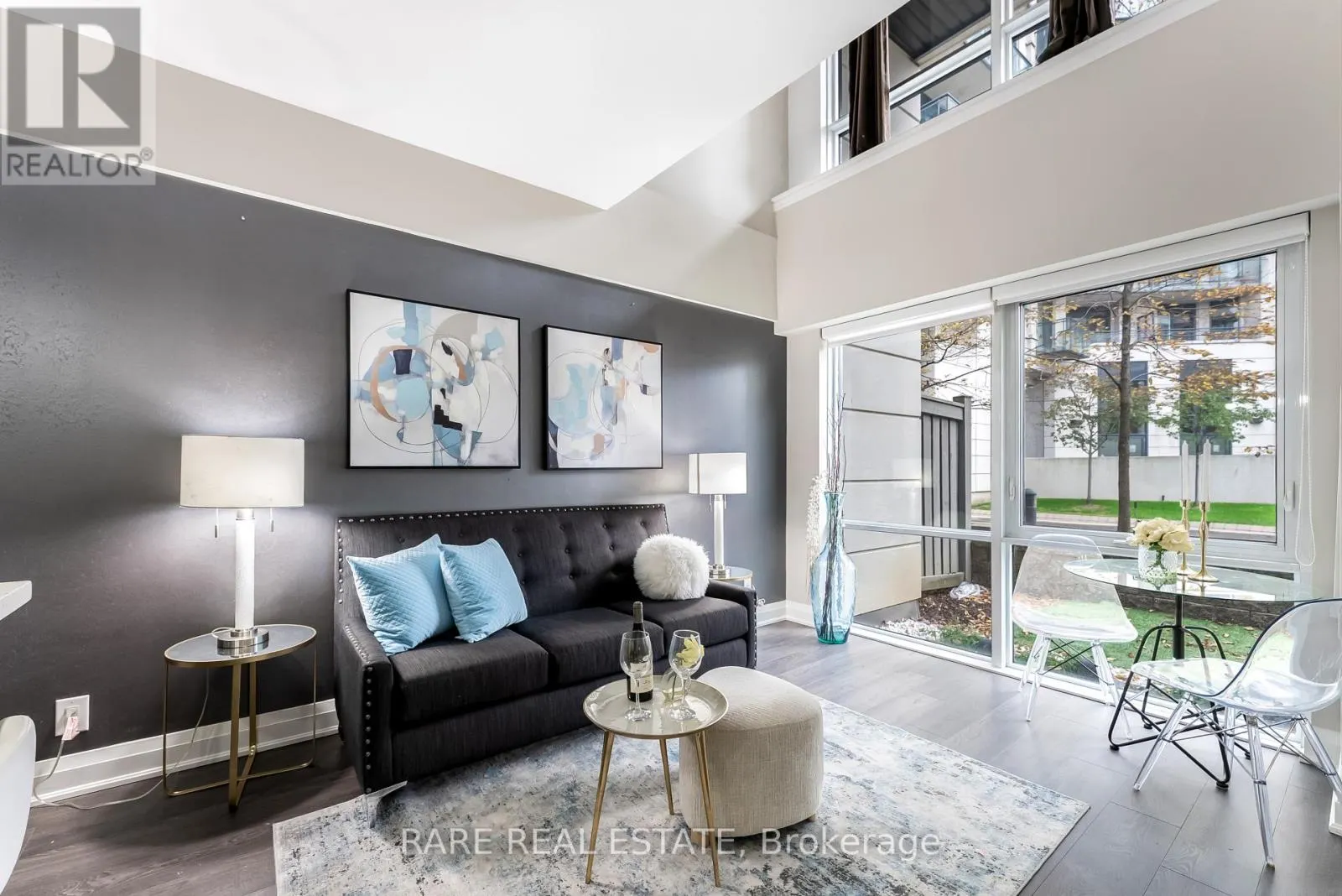 118 - 24 WOODSTREAM BOULEVARD