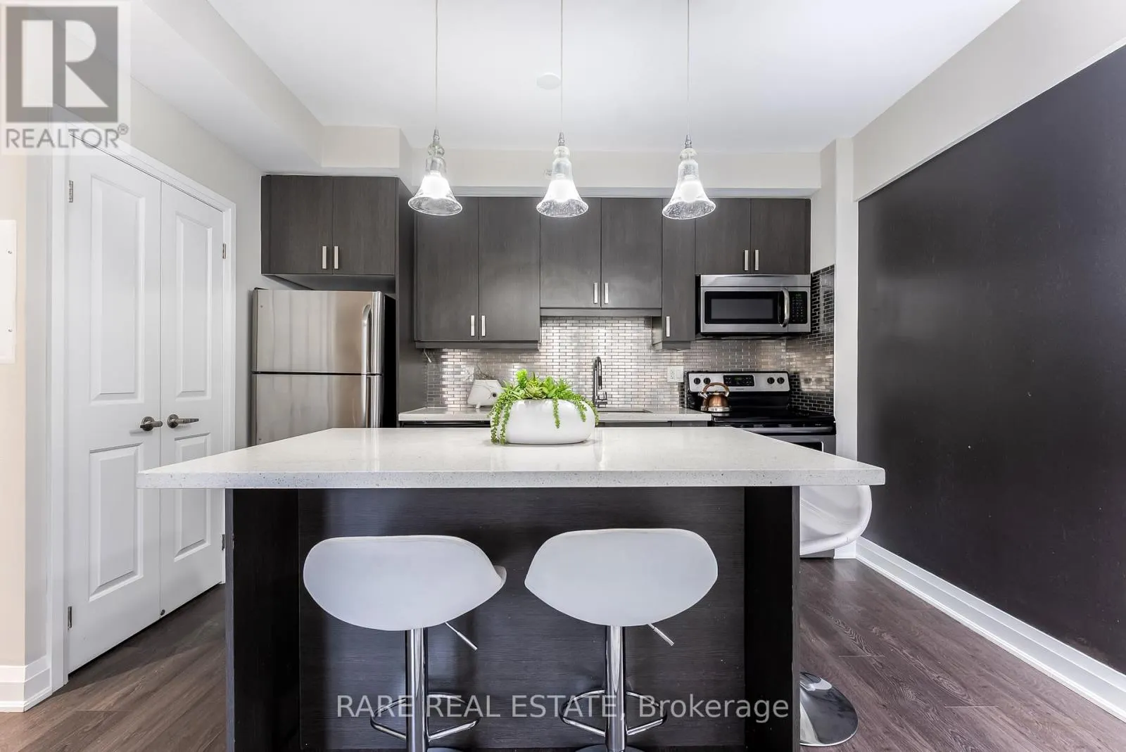 118 - 24 WOODSTREAM BOULEVARD