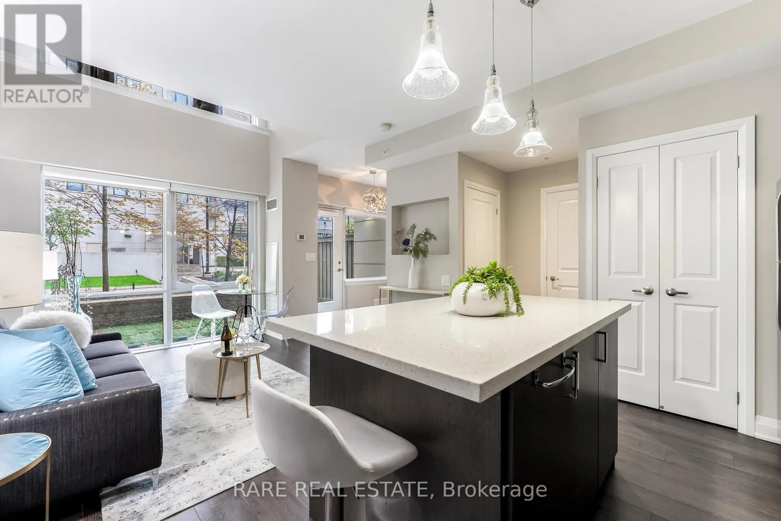 118 - 24 WOODSTREAM BOULEVARD