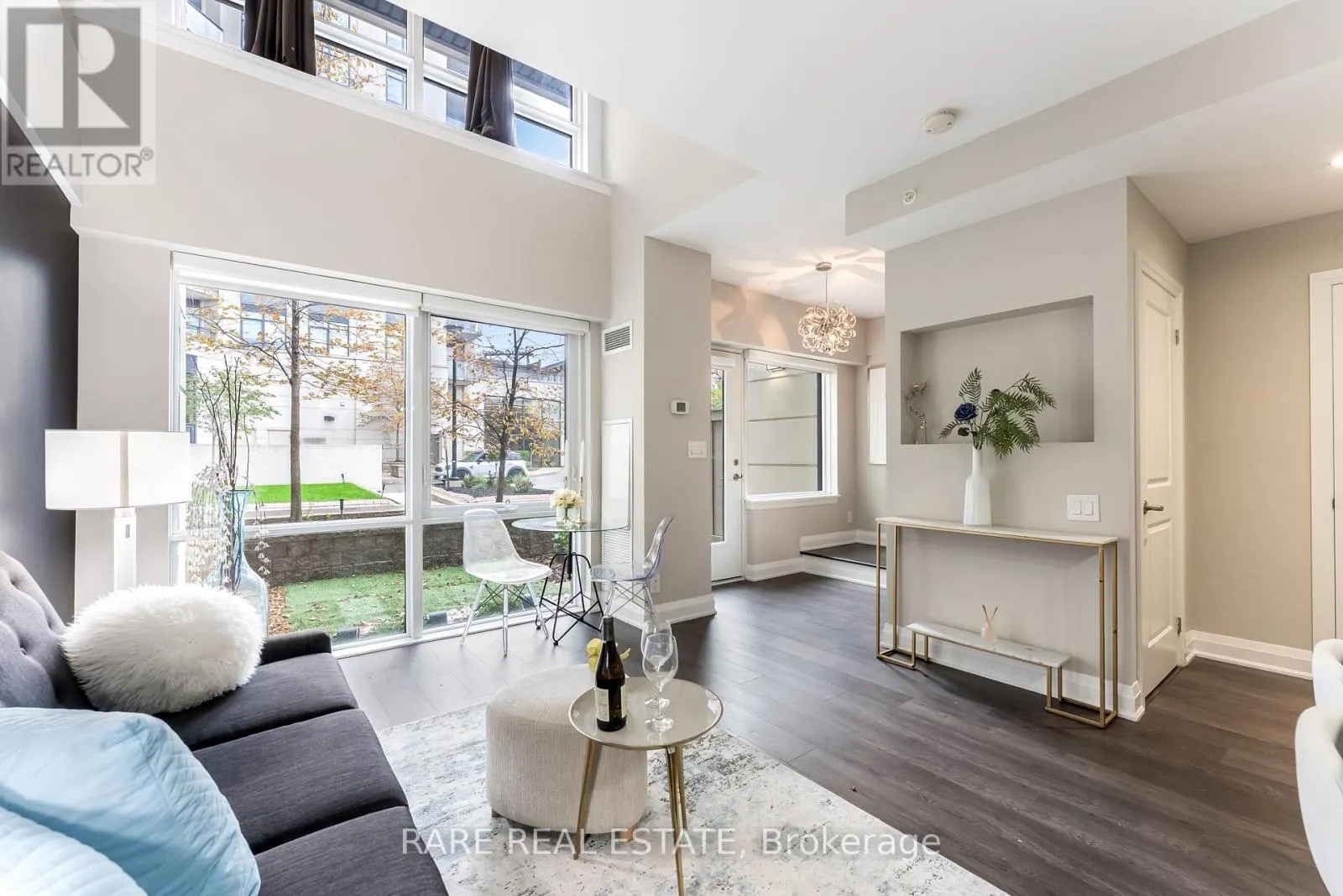 118 - 24 WOODSTREAM BOULEVARD