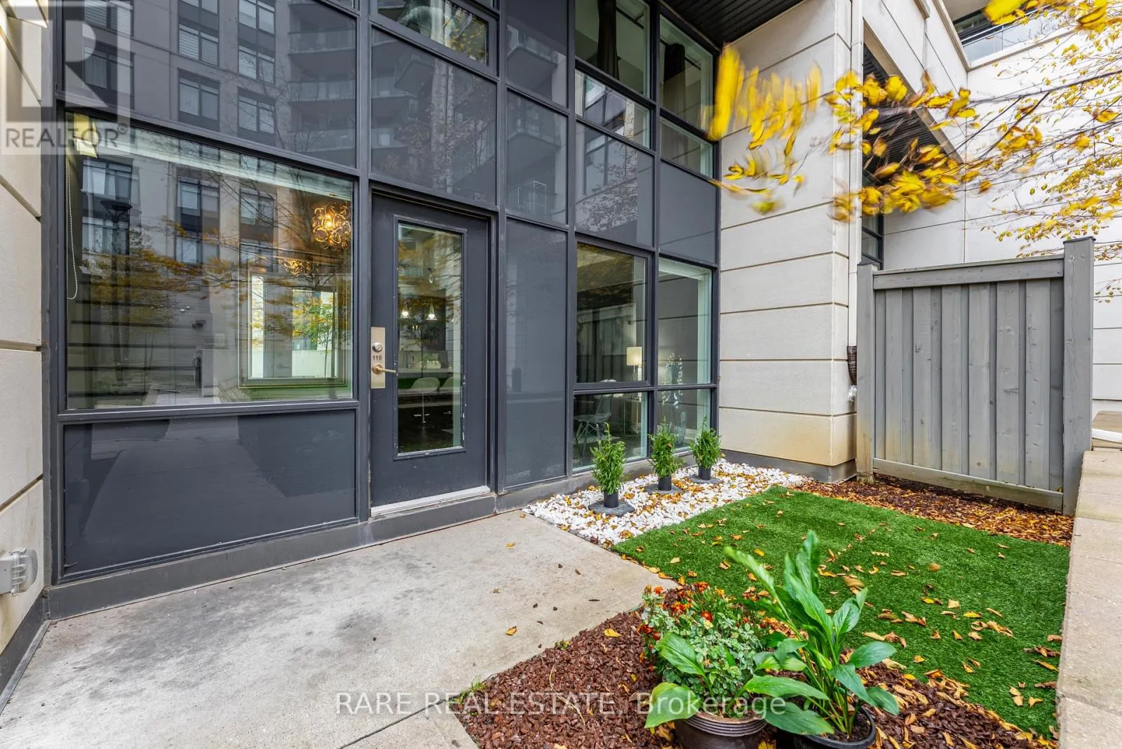 118 - 24 WOODSTREAM BOULEVARD
