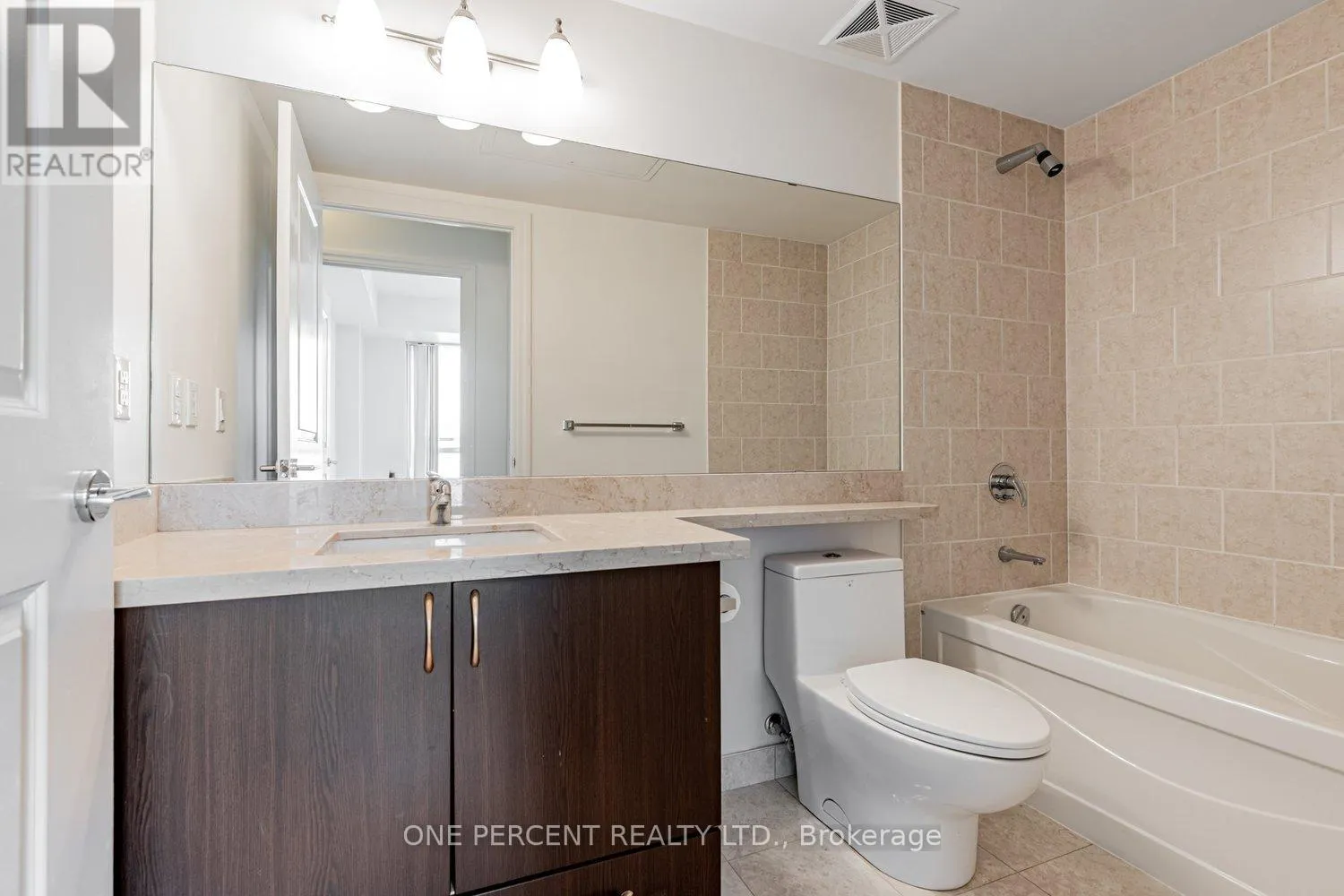 401 - 21 UPPER DUKE CRESCENT