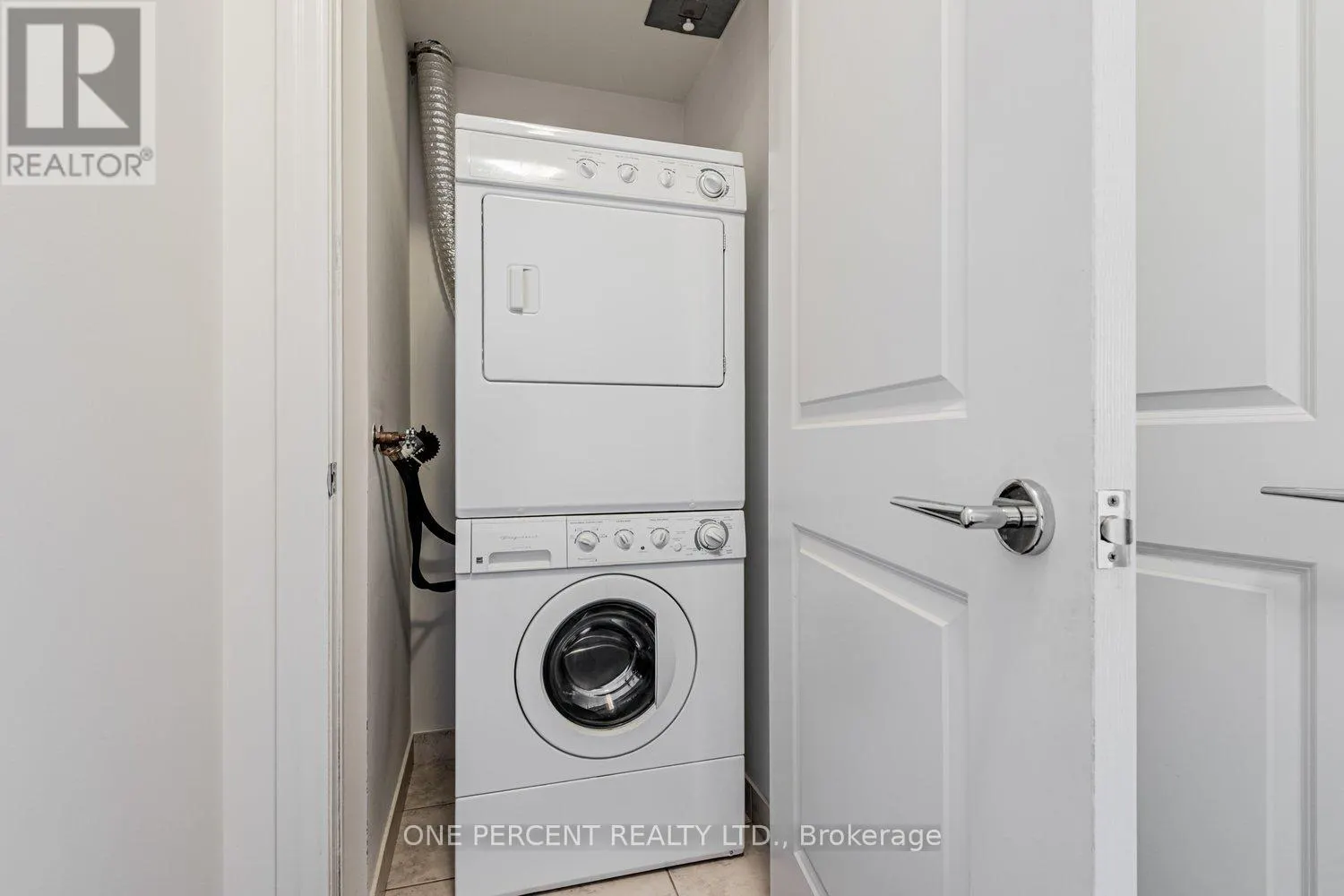 401 - 21 UPPER DUKE CRESCENT