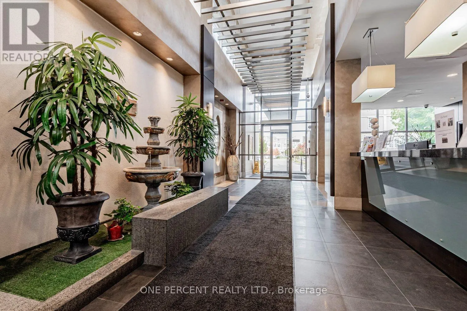 401 - 21 UPPER DUKE CRESCENT
