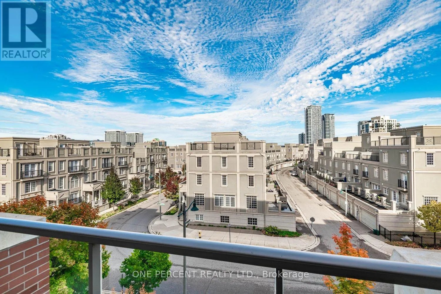 401 - 21 UPPER DUKE CRESCENT