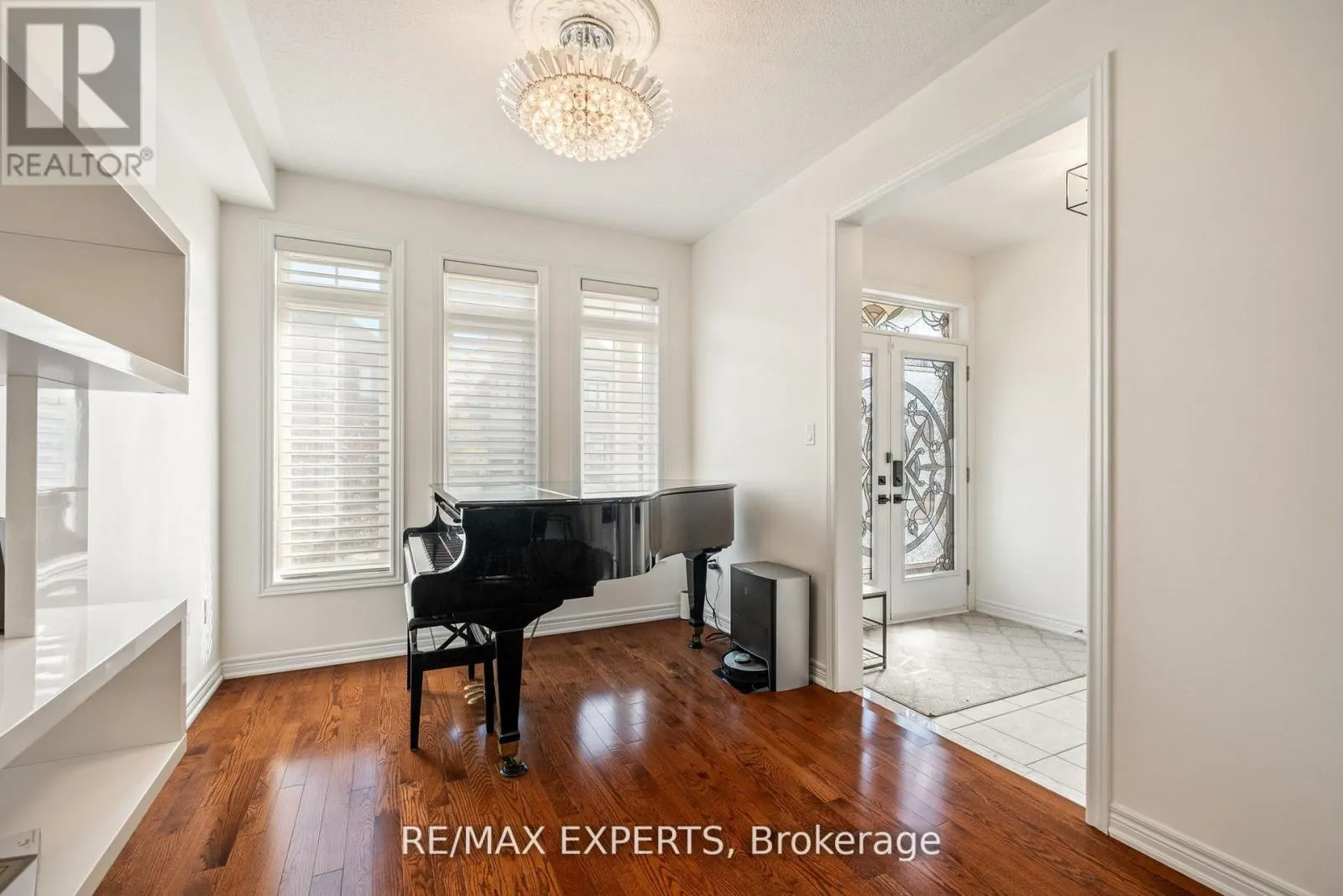 40 HERON HOLLOW AVENUE