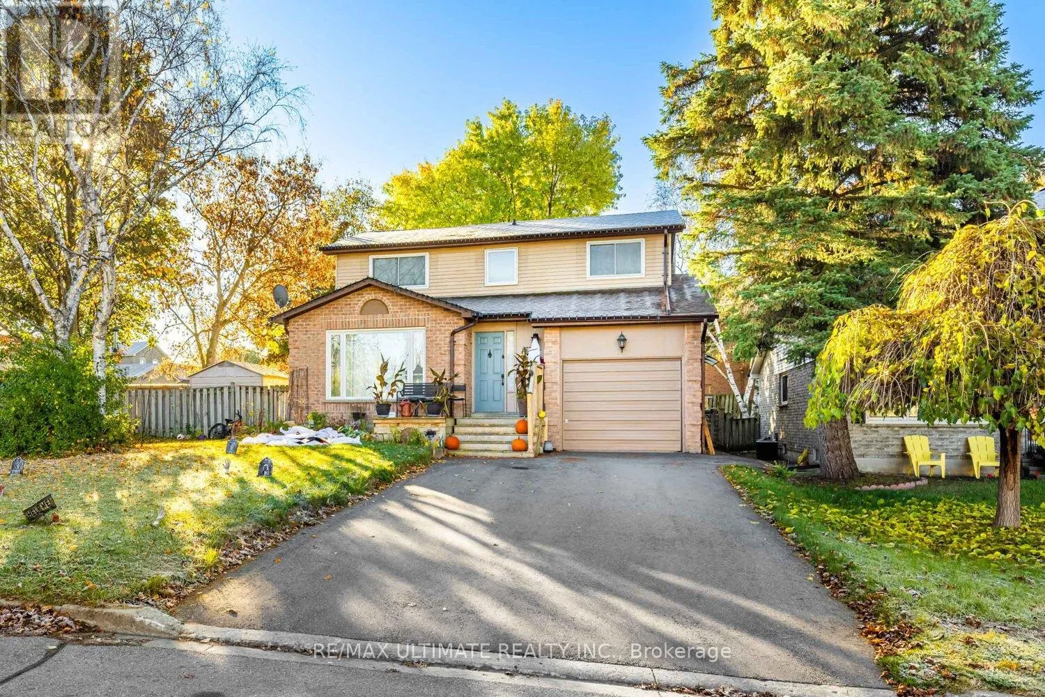 LOWER - 977 FERNDALE CRESCENT