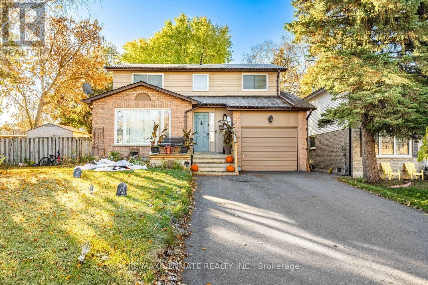 LOWER - 977 FERNDALE CRESCENT