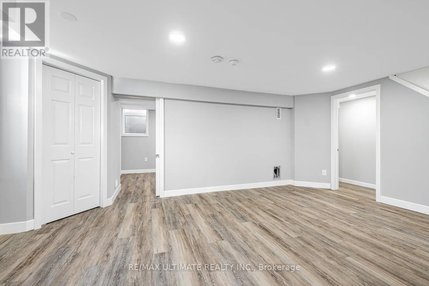 LOWER - 977 FERNDALE CRESCENT