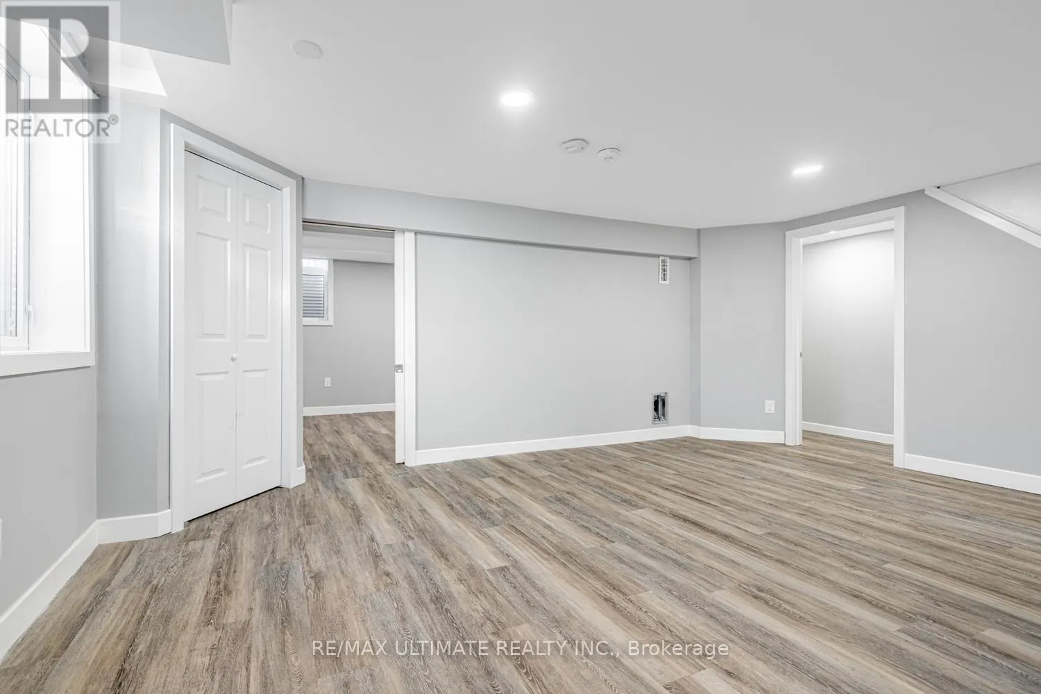 LOWER - 977 FERNDALE CRESCENT