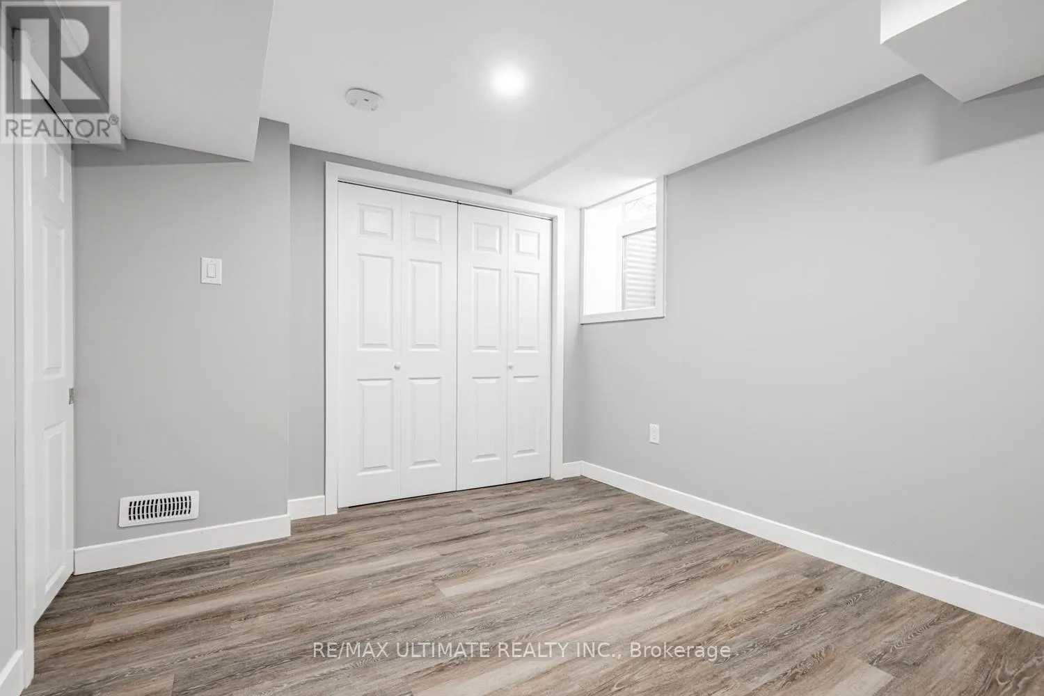 LOWER - 977 FERNDALE CRESCENT