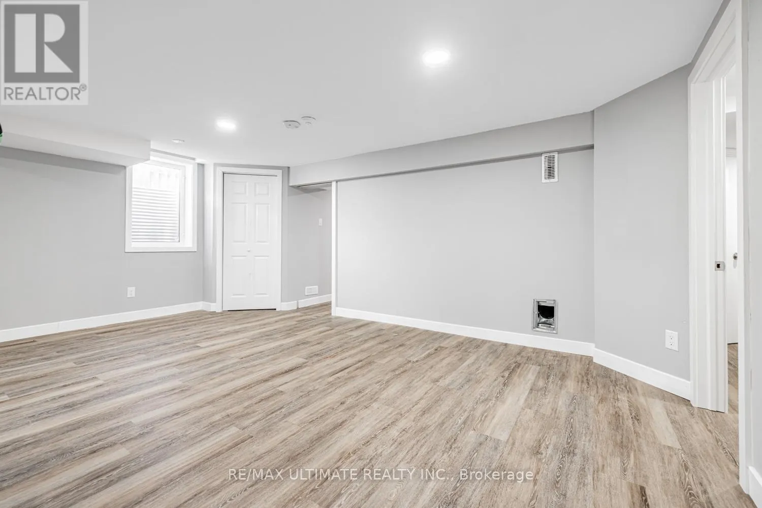 LOWER - 977 FERNDALE CRESCENT