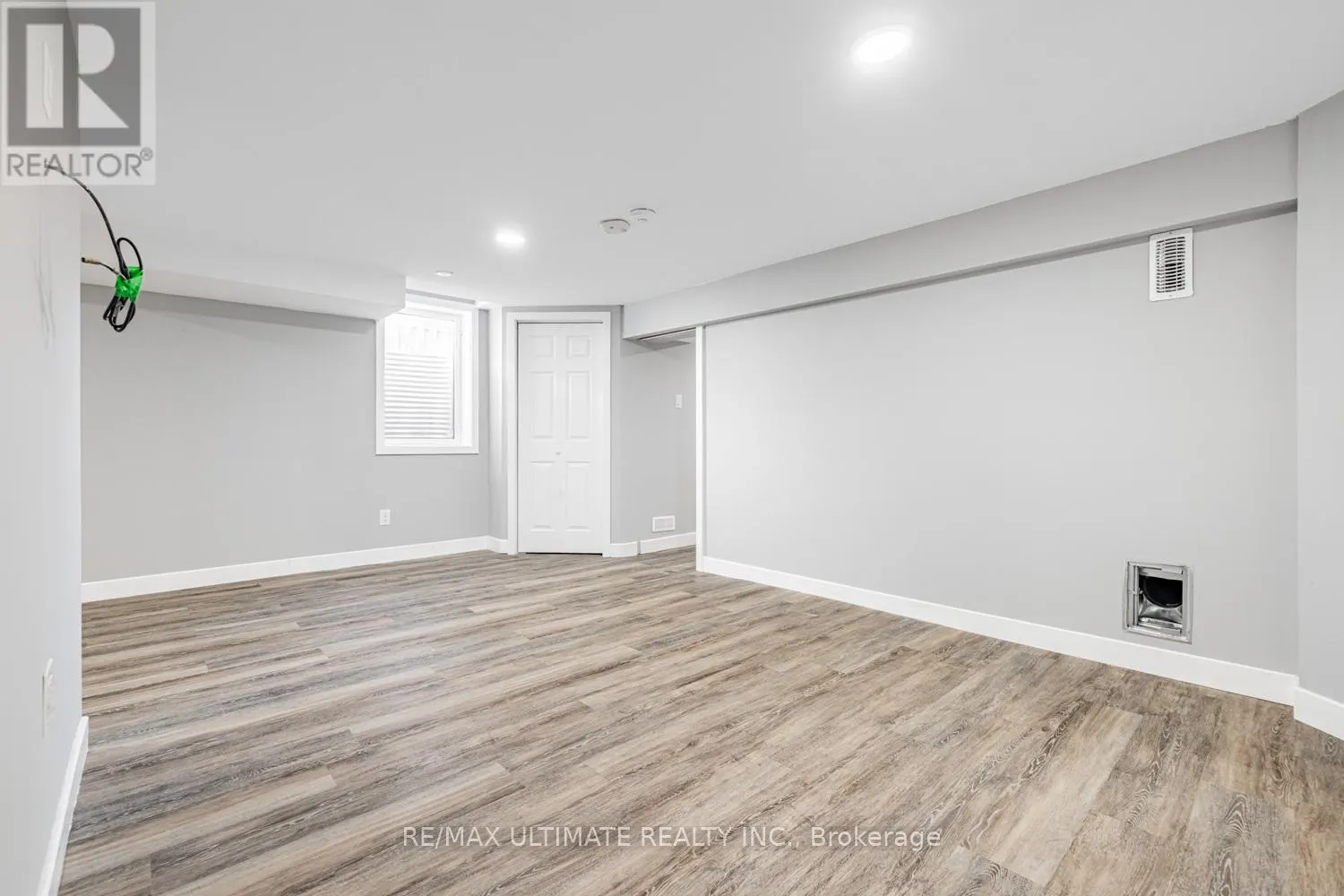 LOWER - 977 FERNDALE CRESCENT