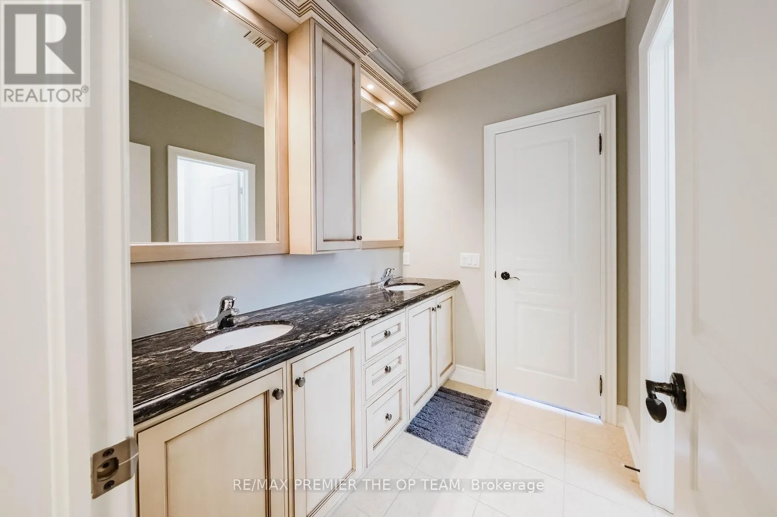 226 VIA BORGHESE STREET