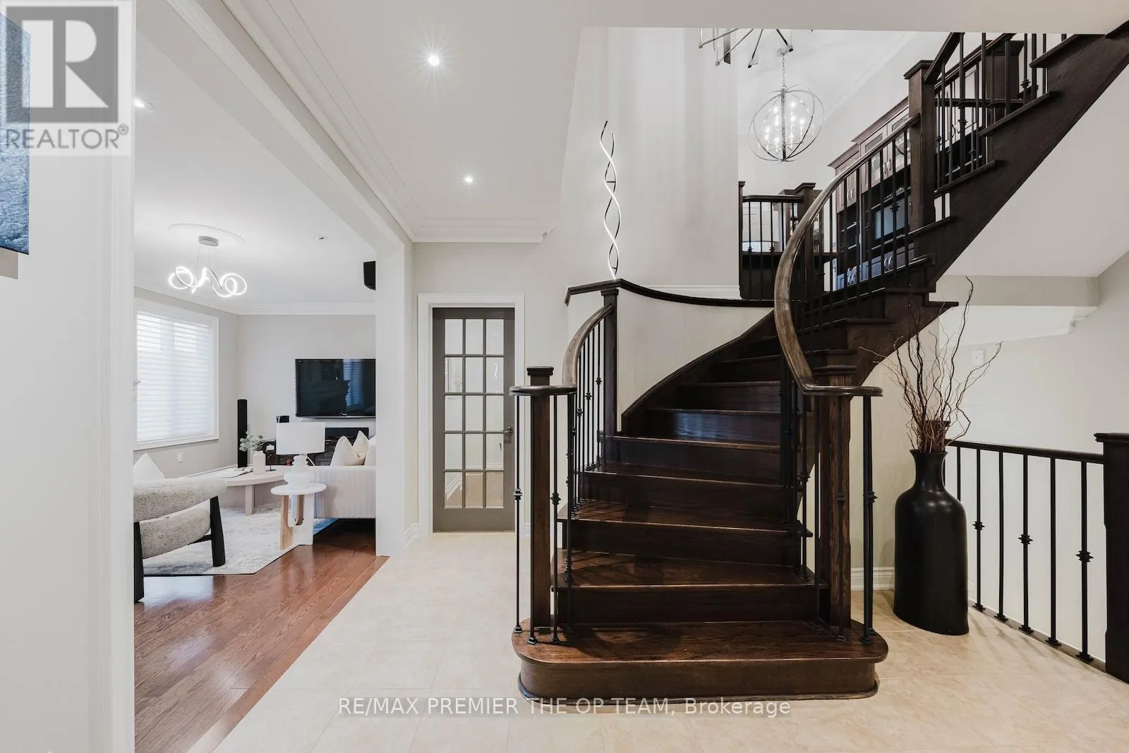 226 VIA BORGHESE STREET