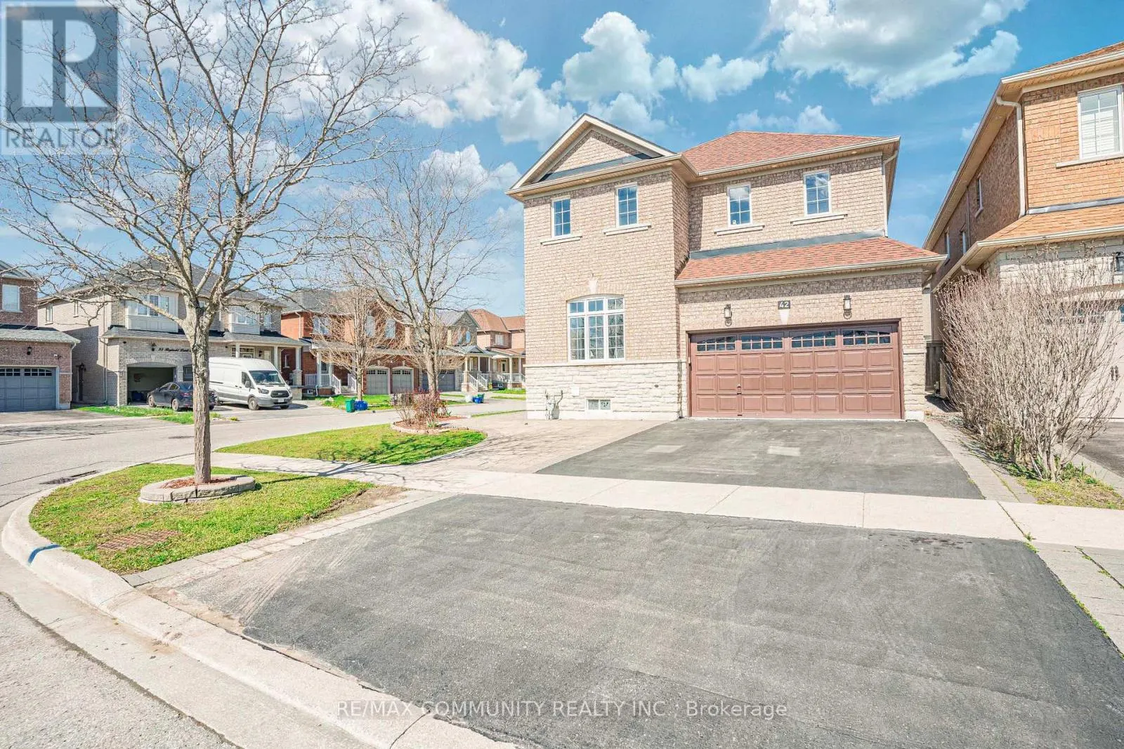 42 REGINALD LAMB CRESCENT