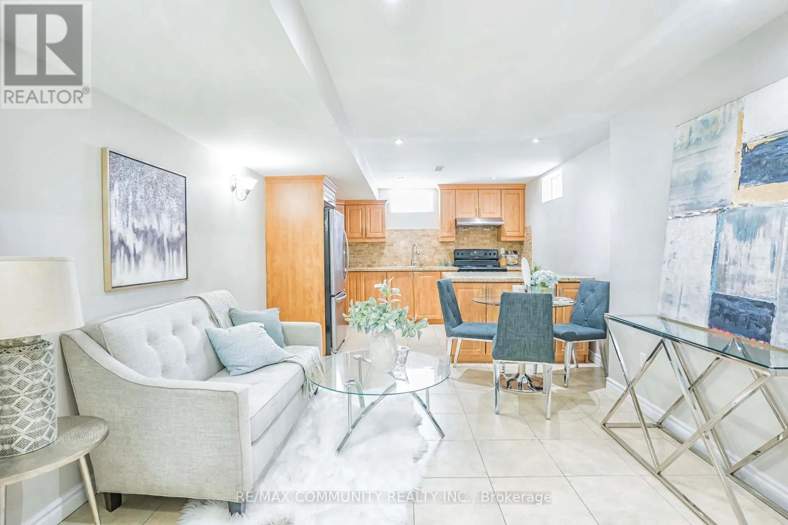 42 REGINALD LAMB CRESCENT