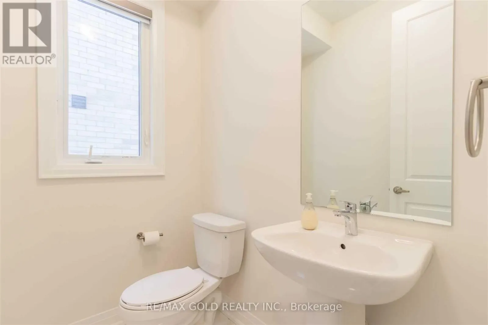 UPPER LEVEL - 20 BILL GUY DRIVE