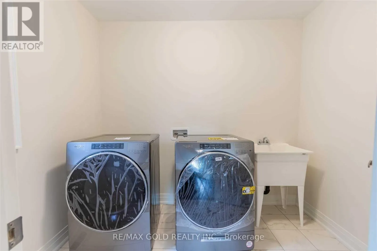 UPPER LEVEL - 20 BILL GUY DRIVE