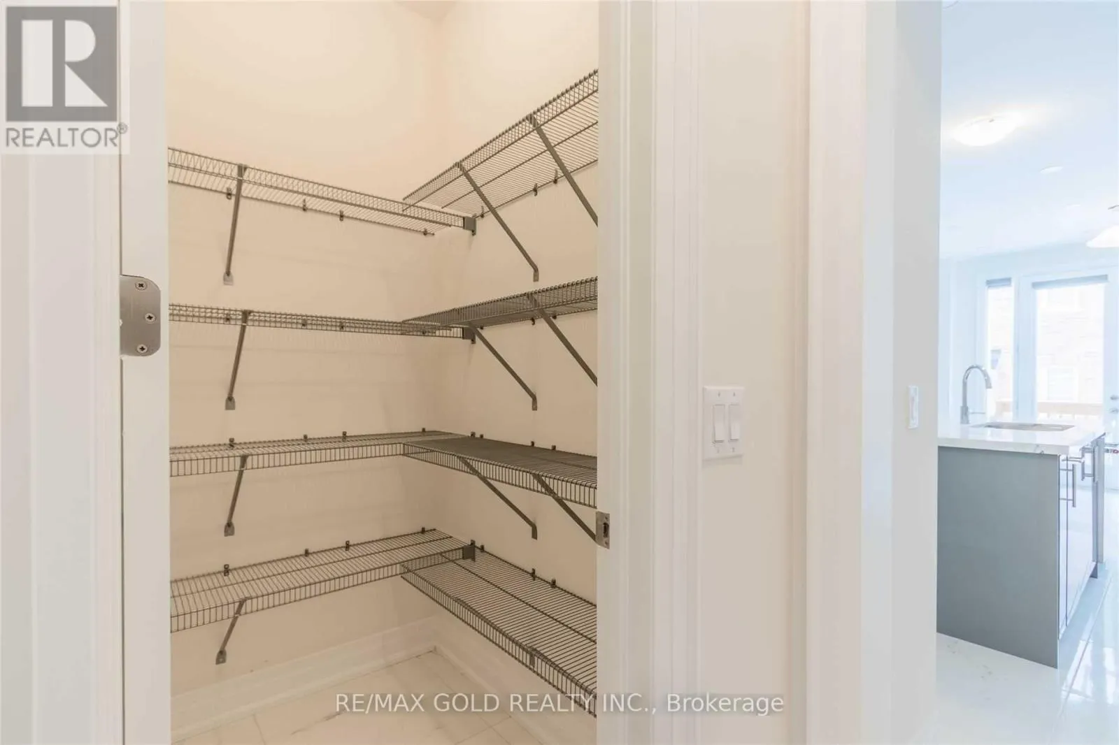 UPPER LEVEL - 20 BILL GUY DRIVE