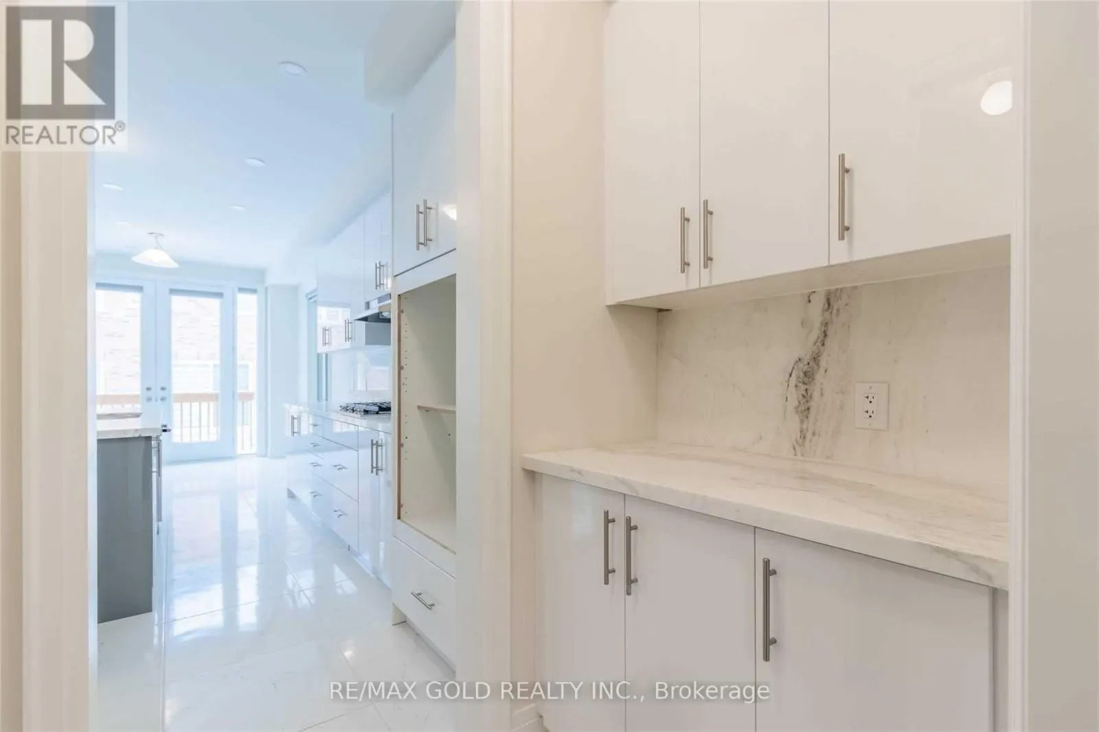 UPPER LEVEL - 20 BILL GUY DRIVE