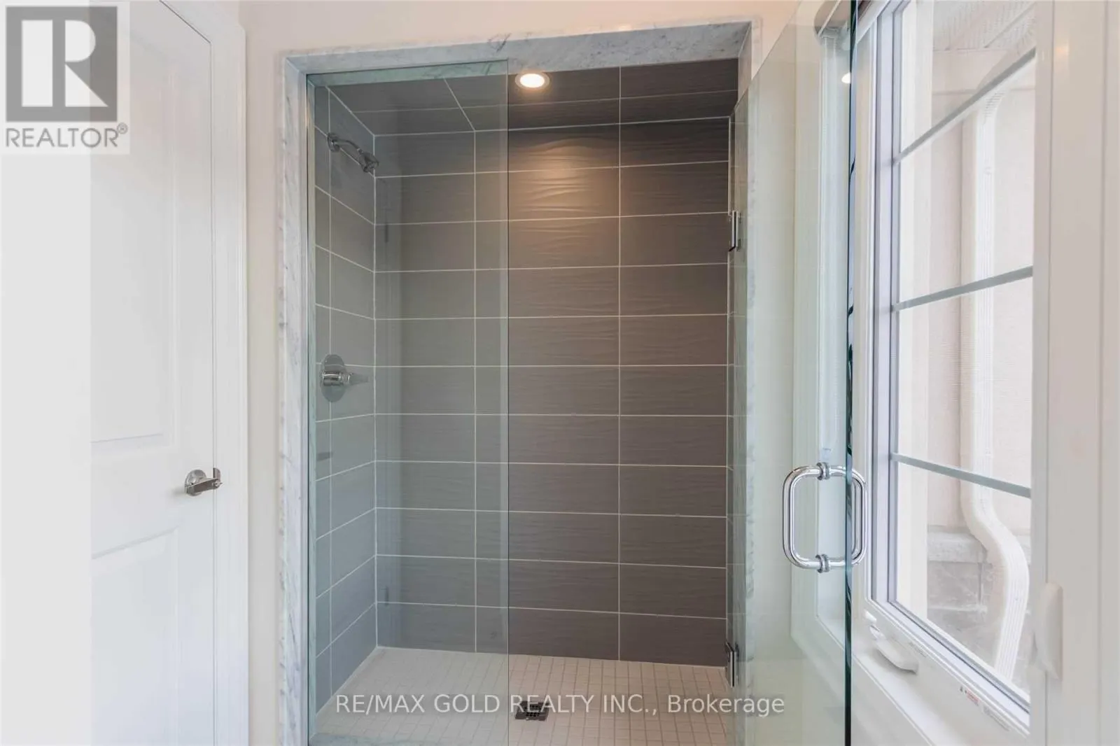 UPPER LEVEL - 20 BILL GUY DRIVE