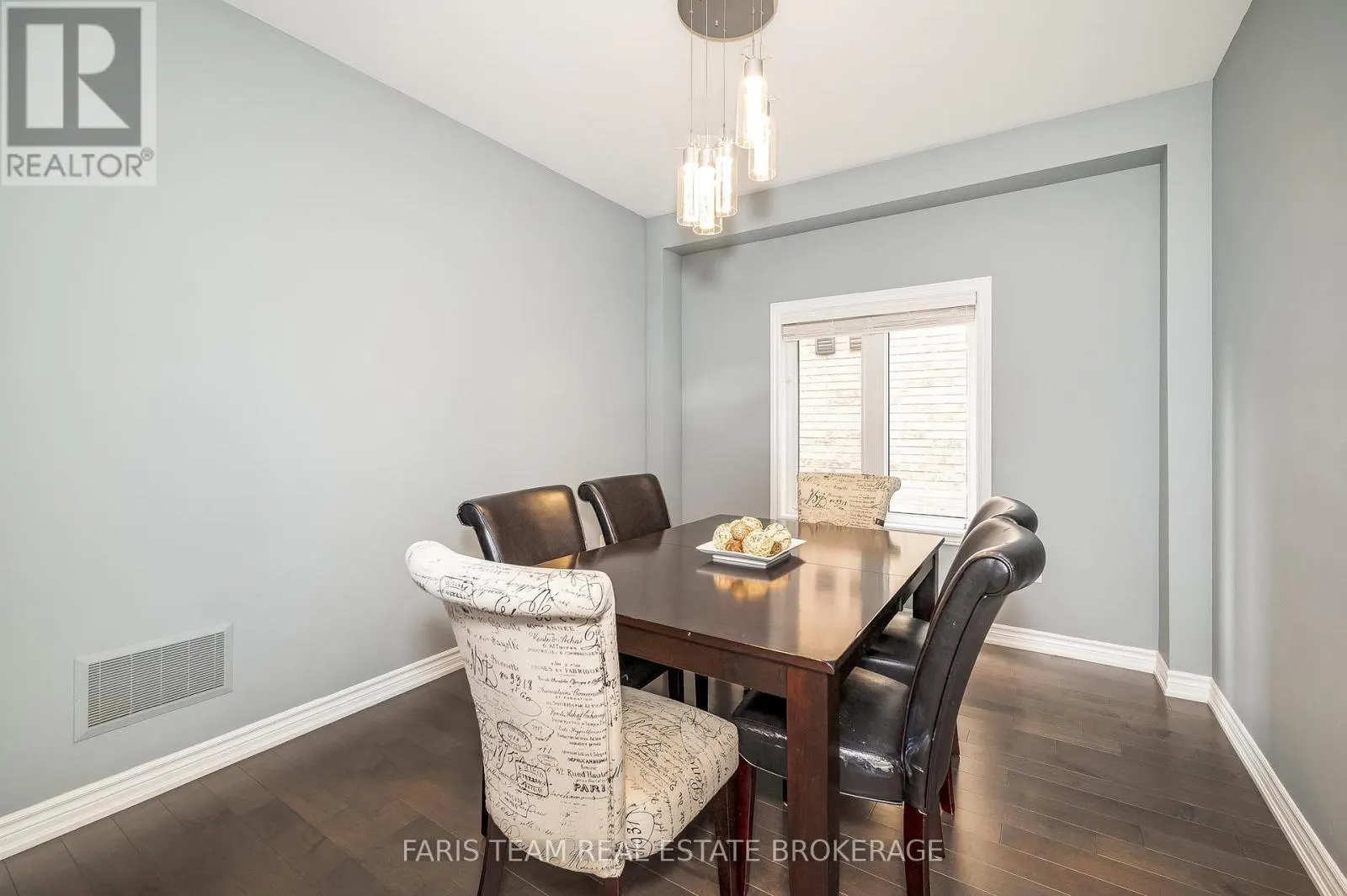 1464 FARROW CRESCENT