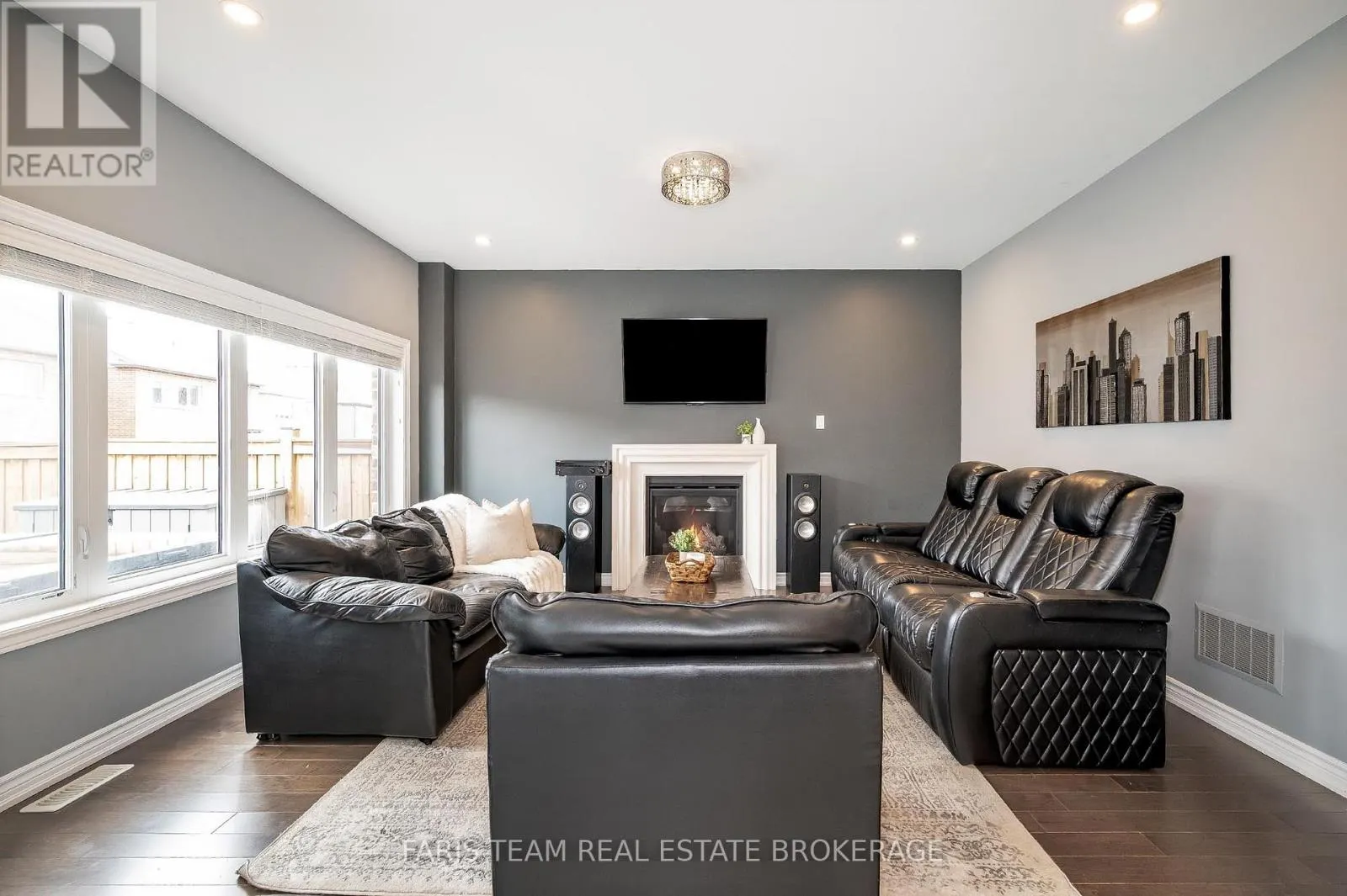 1464 FARROW CRESCENT