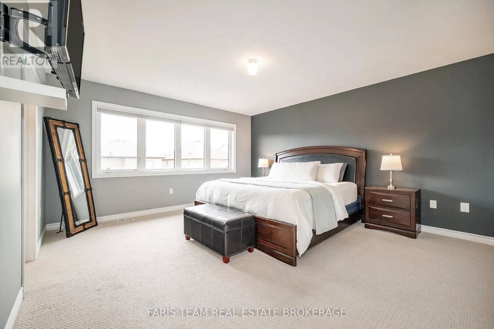 1464 FARROW CRESCENT