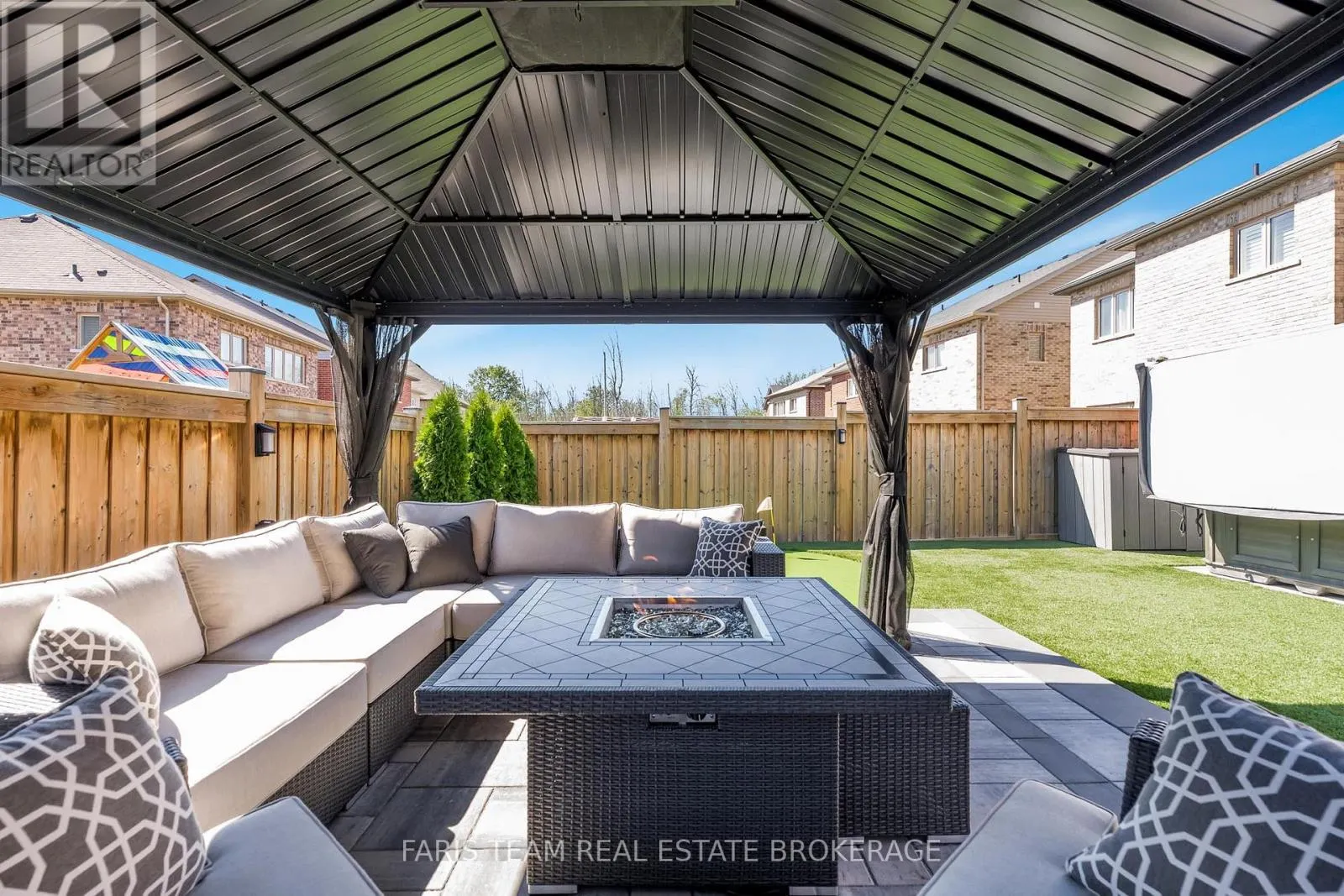 1464 FARROW CRESCENT