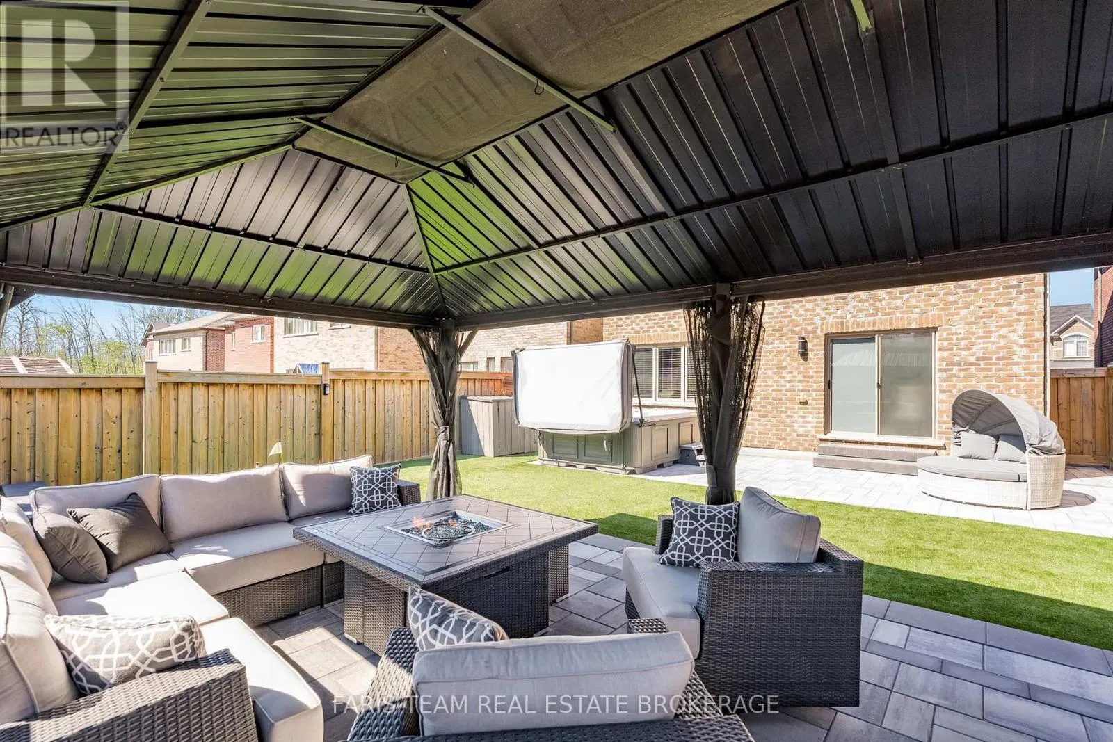 1464 FARROW CRESCENT