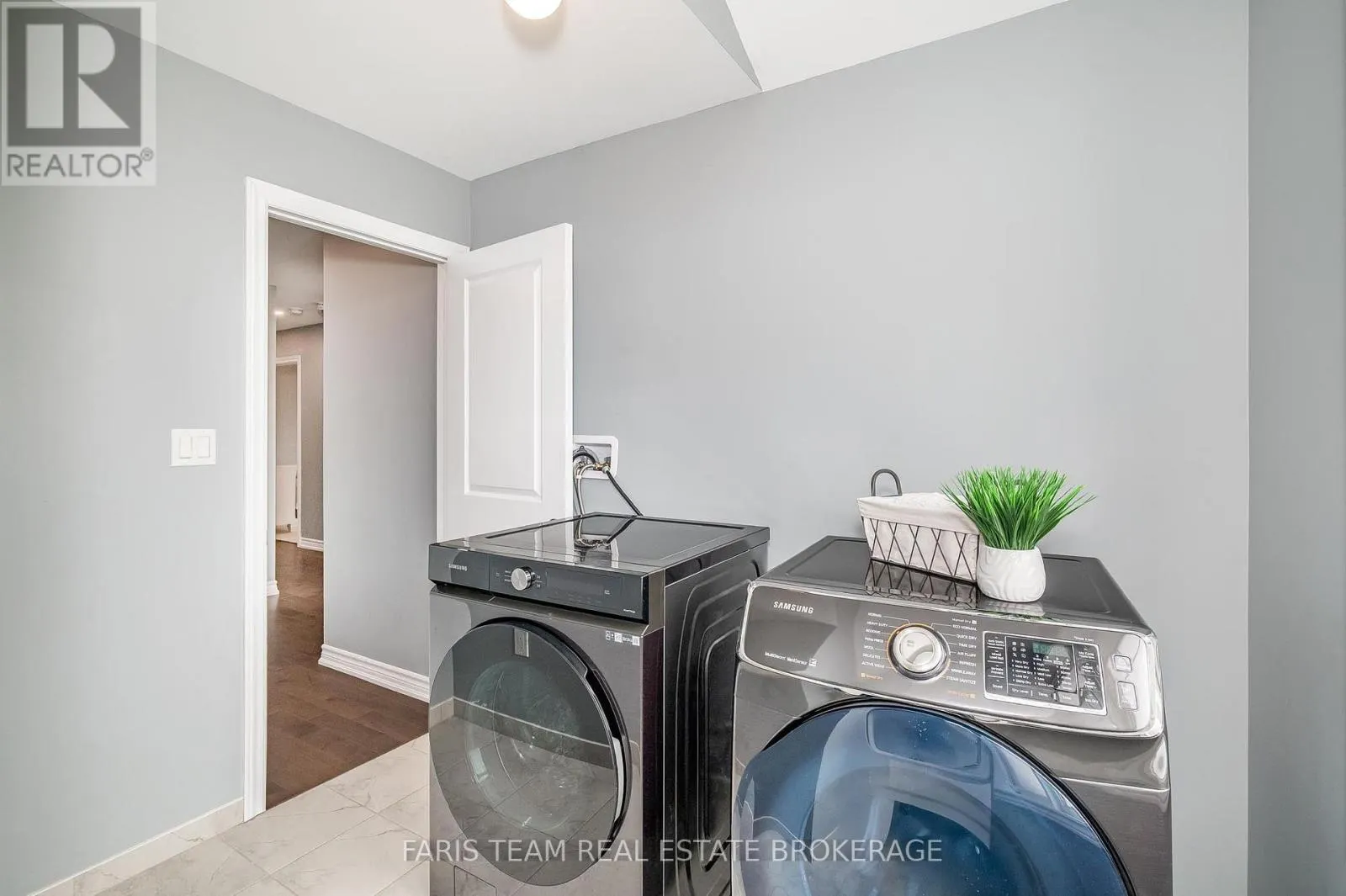 1464 FARROW CRESCENT