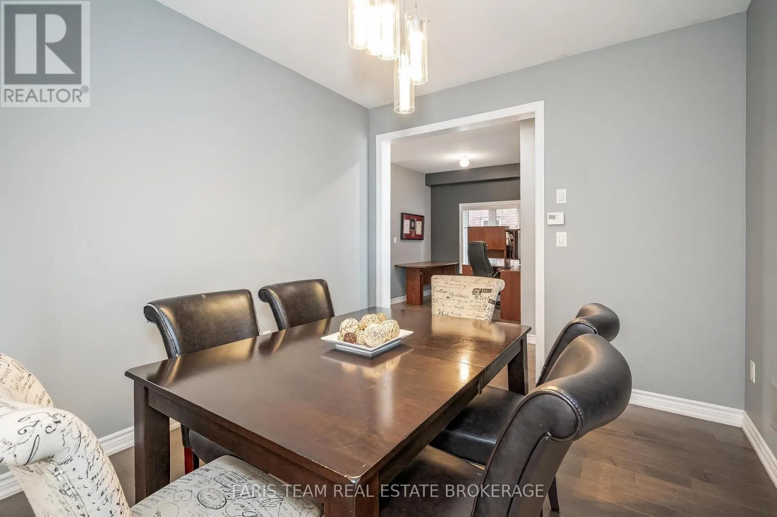 1464 FARROW CRESCENT