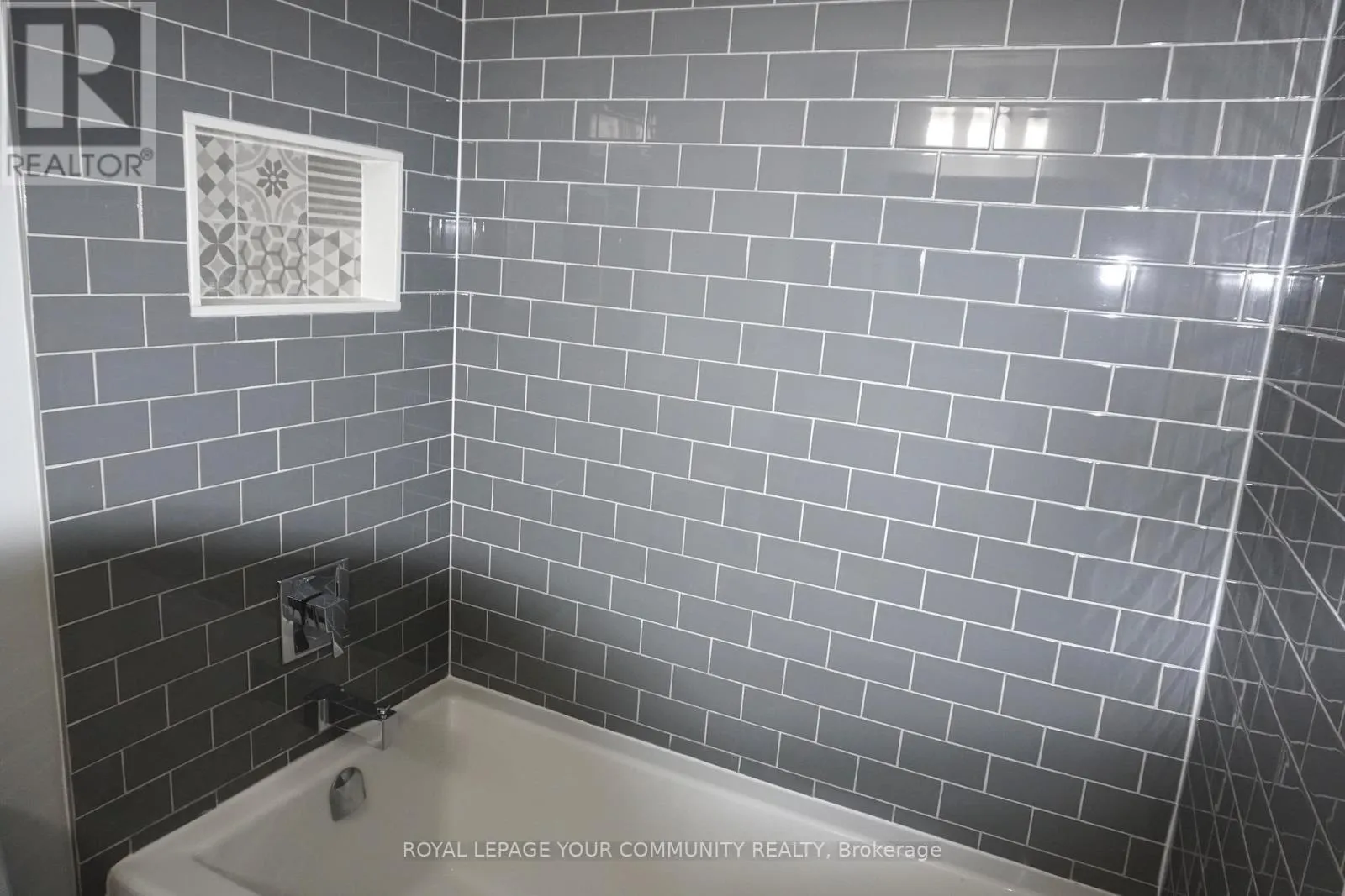 39 KNIGHTSBRIDGE WAY