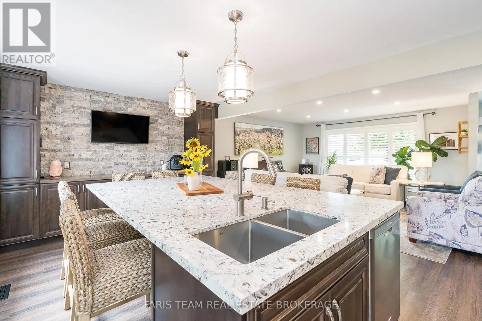 2032 CHANTLER STREET