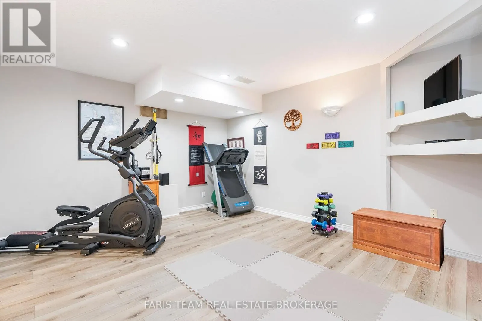 2032 CHANTLER STREET