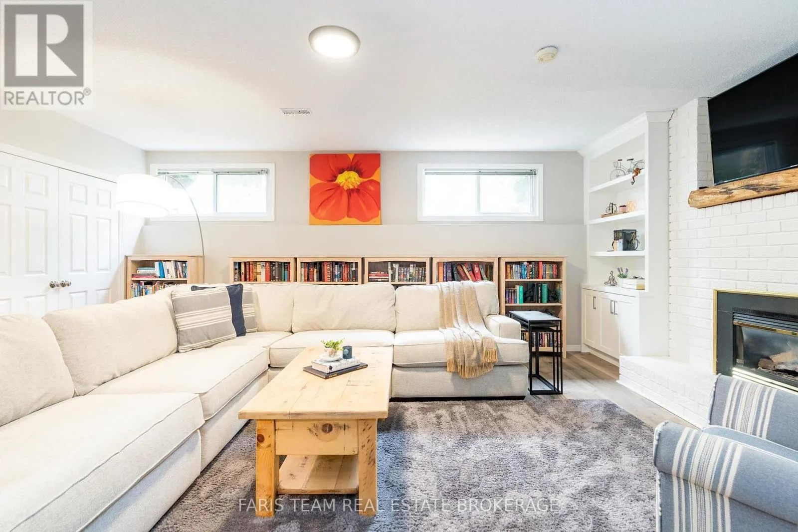 2032 CHANTLER STREET