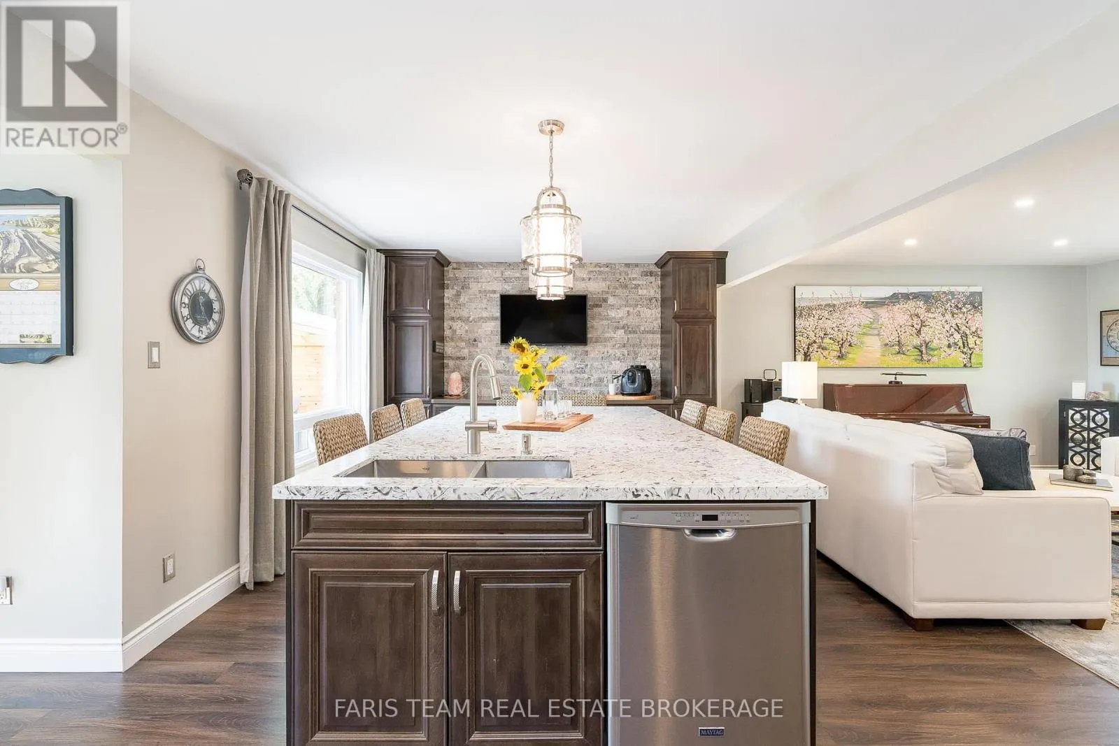 2032 CHANTLER STREET