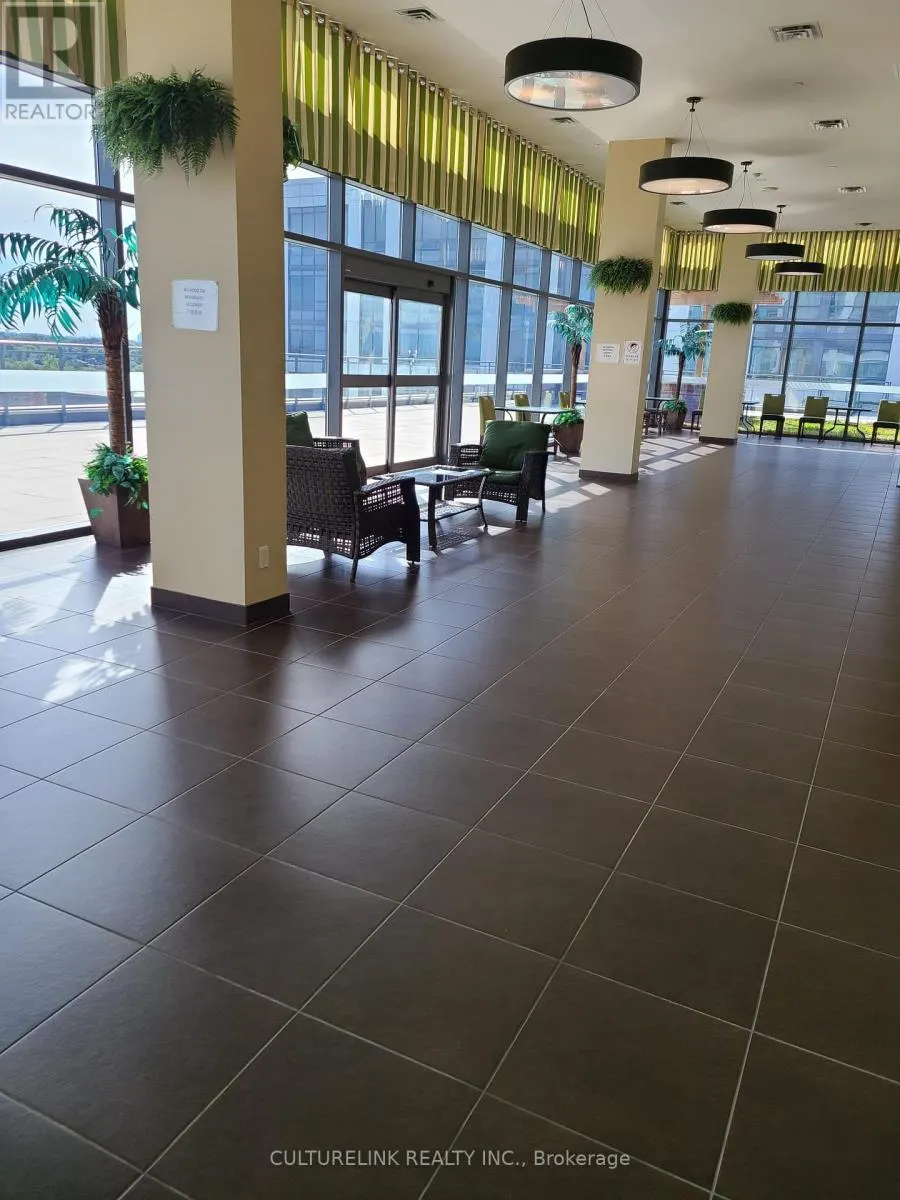 633 - 11211 YONGE STREET