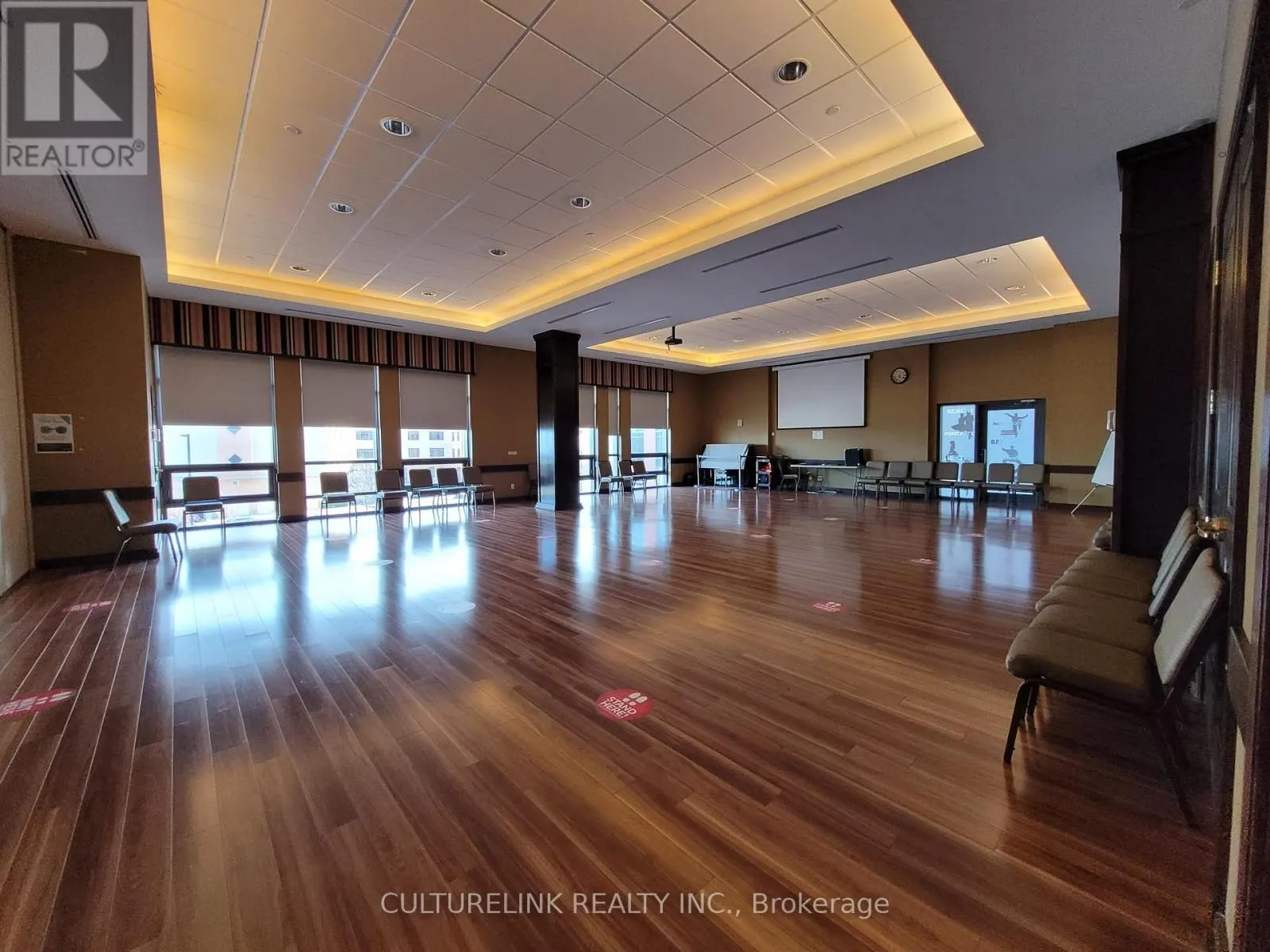 633 - 11211 YONGE STREET