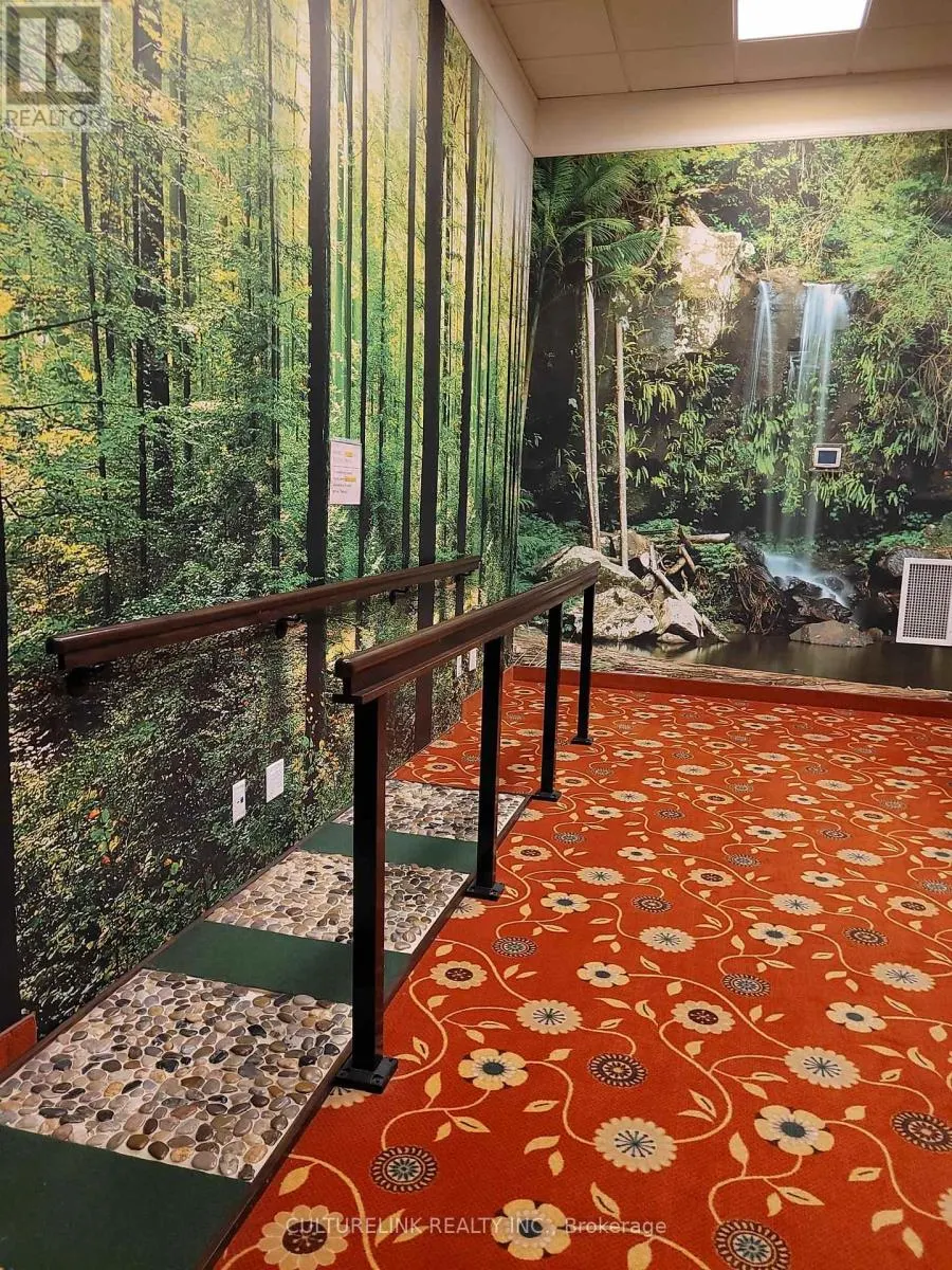 633 - 11211 YONGE STREET