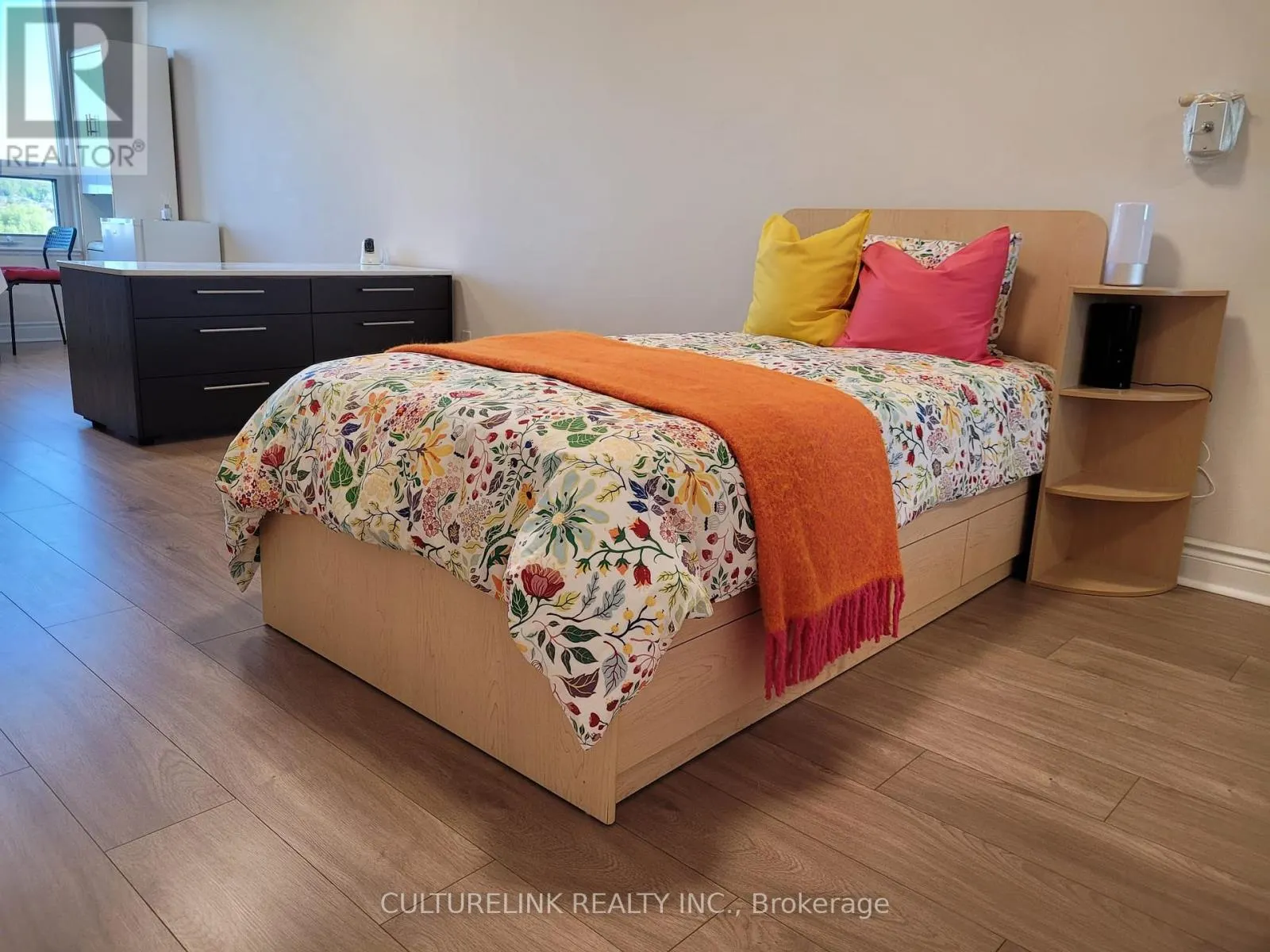 633 - 11211 YONGE STREET