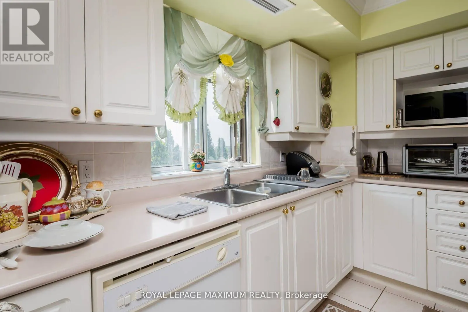 408 - 2506 RUTHERFORD ROAD