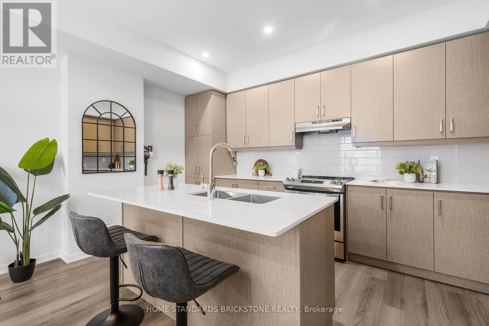 TH 366 - 90 HONEYCRISP CRESCENT