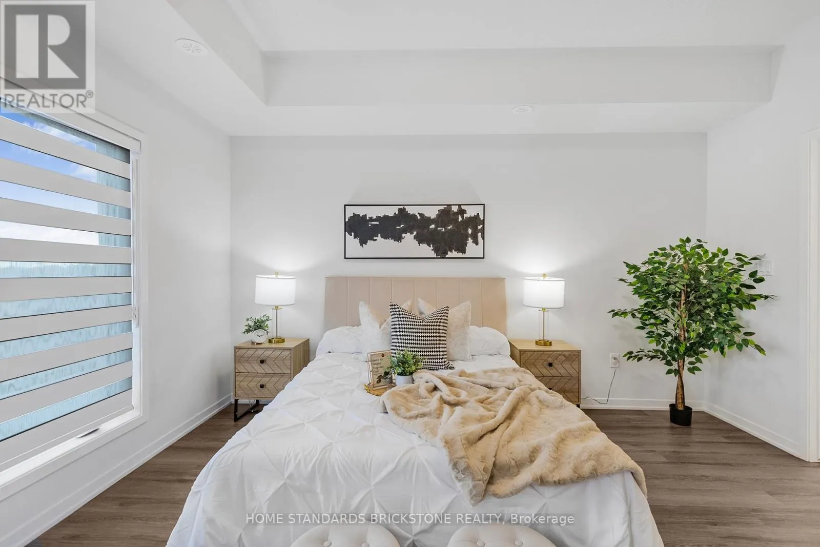 TH 366 - 90 HONEYCRISP CRESCENT