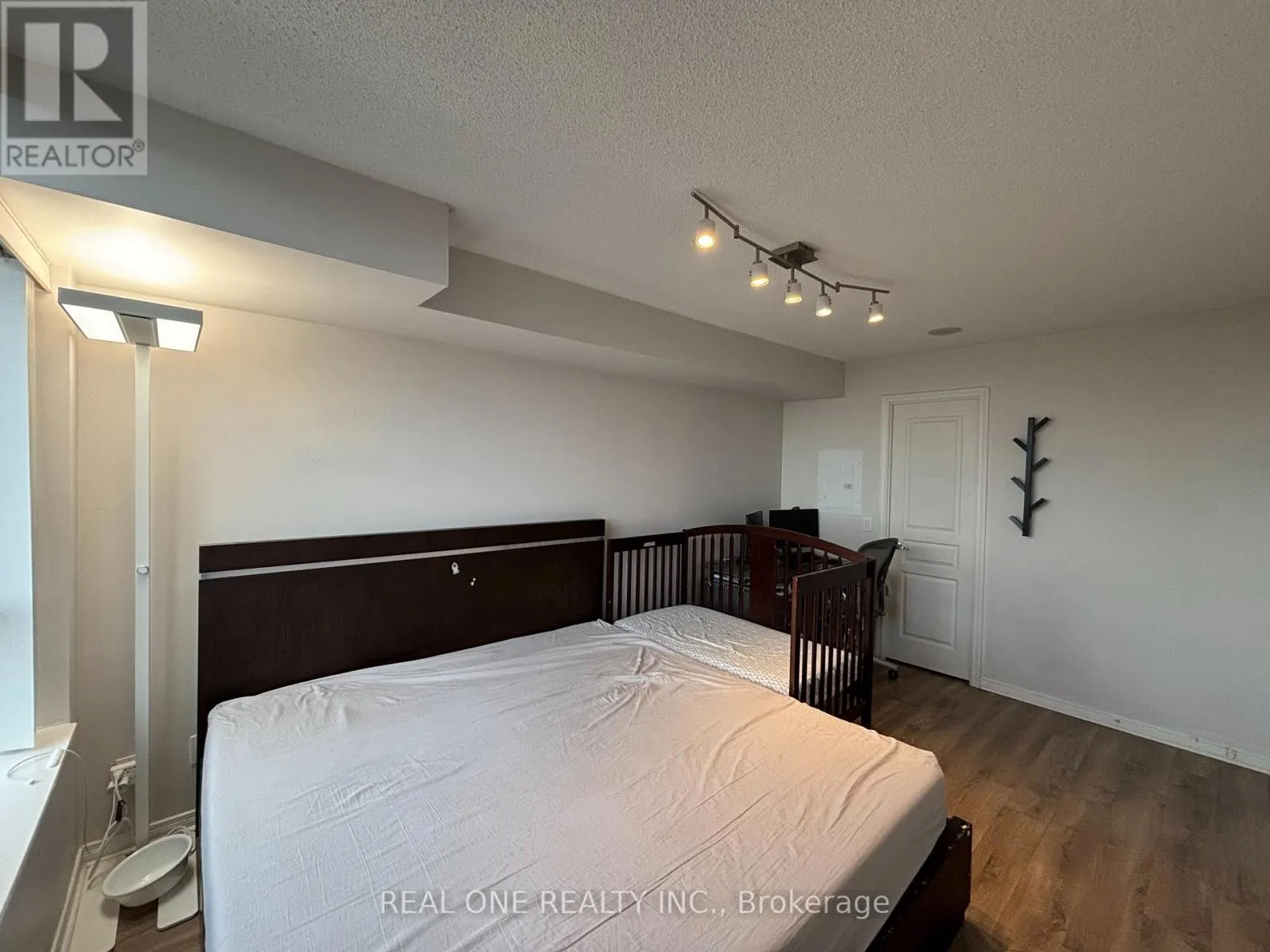 1203 - 310 RED MAPLE ROAD