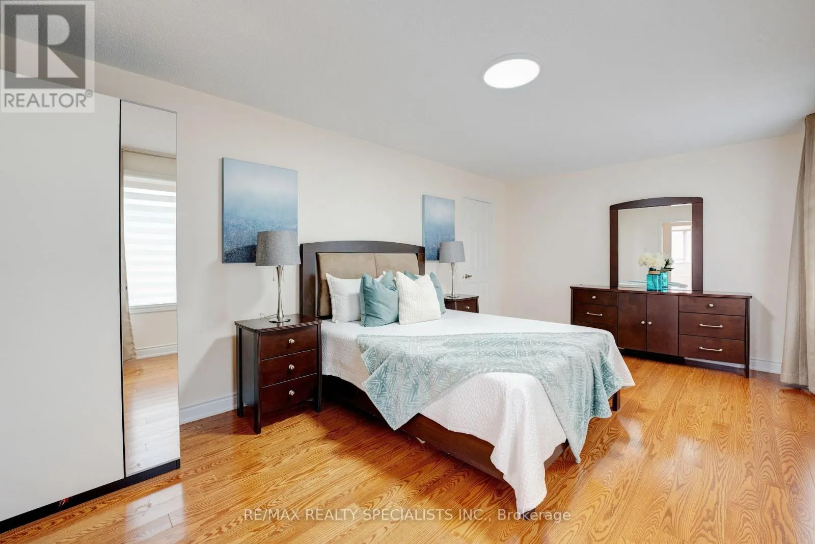 36 DEVONSLEIGH BOULEVARD