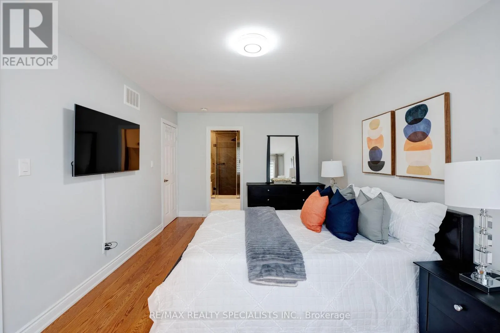 36 DEVONSLEIGH BOULEVARD